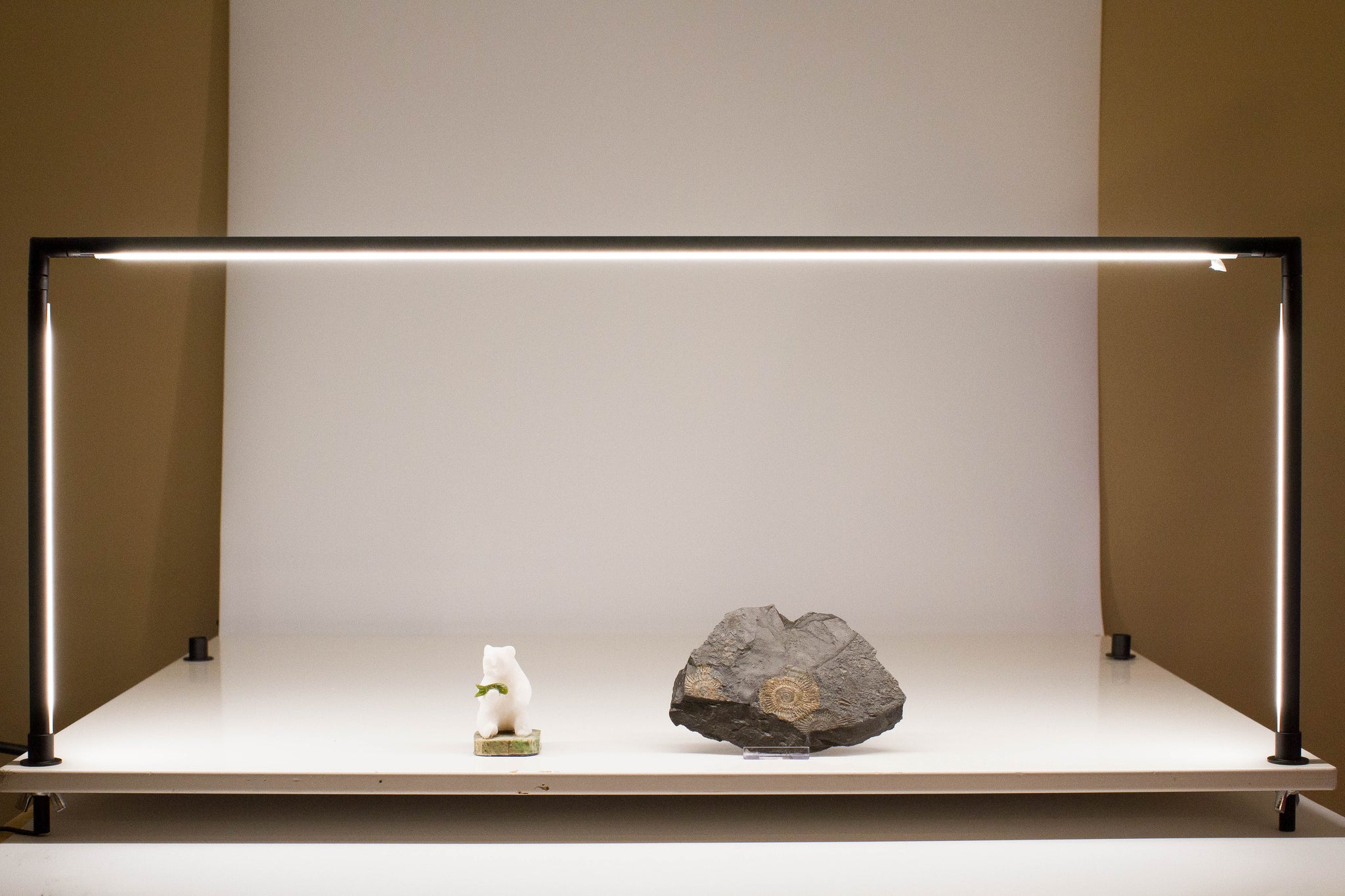 Horizontal LED 3 sided Pole light 4000K Model FY-H2 series for Showcas ...