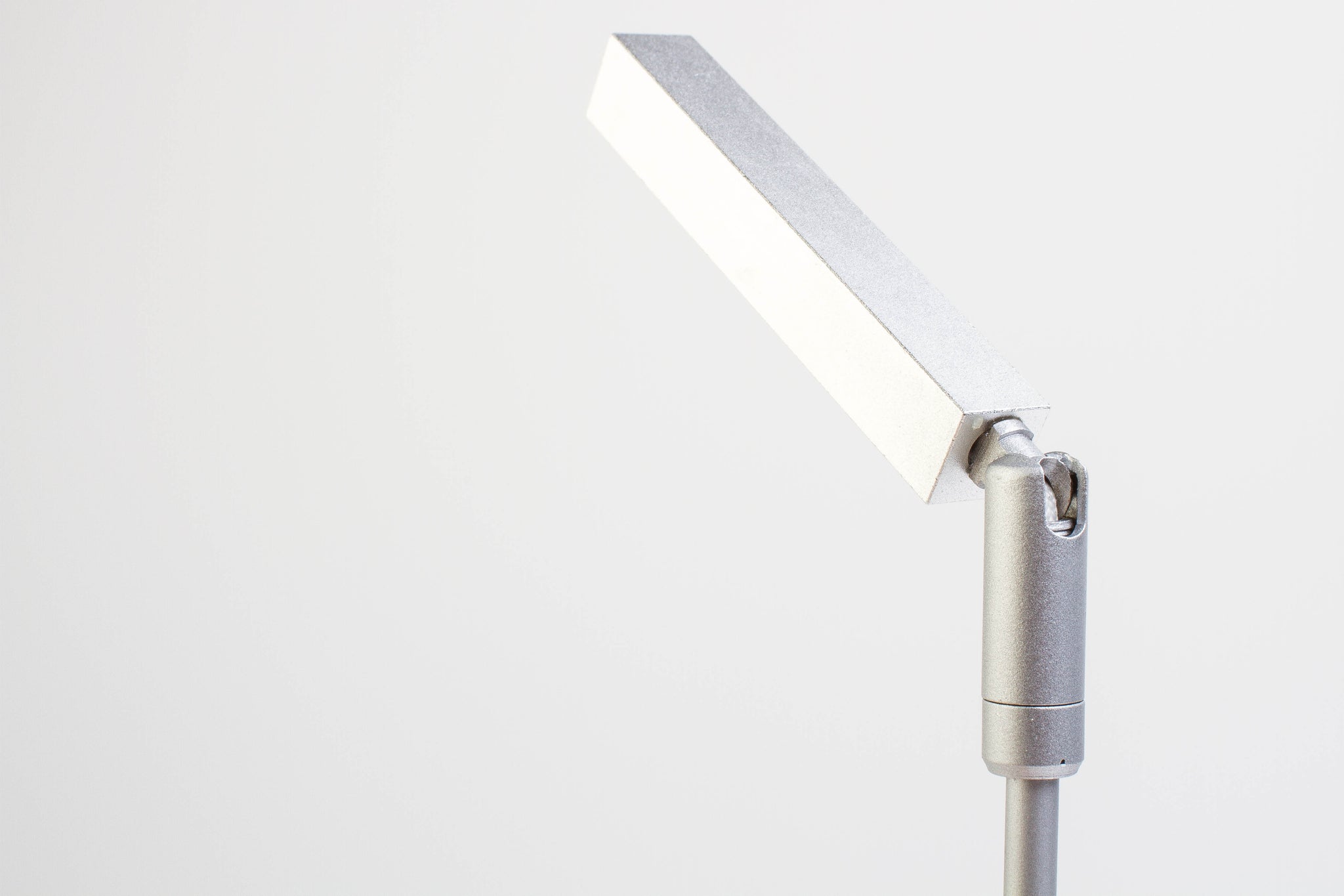 Model 60 Led Light Jewelry Showcase LED Pole light Model FY-60 silver | LEDUpdates